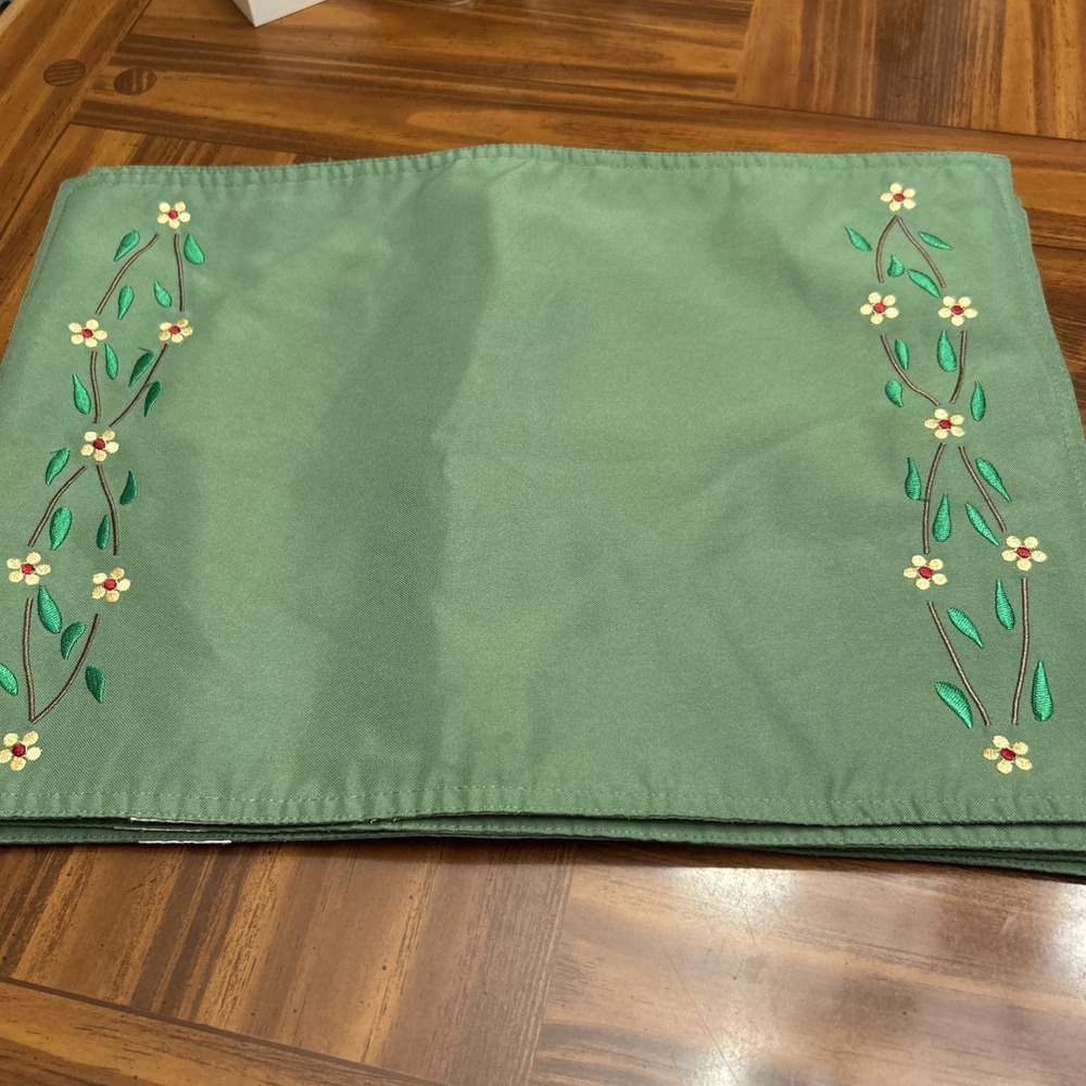 green floral embroidered Table Placemats‎ By Temptations QVC Lot 6